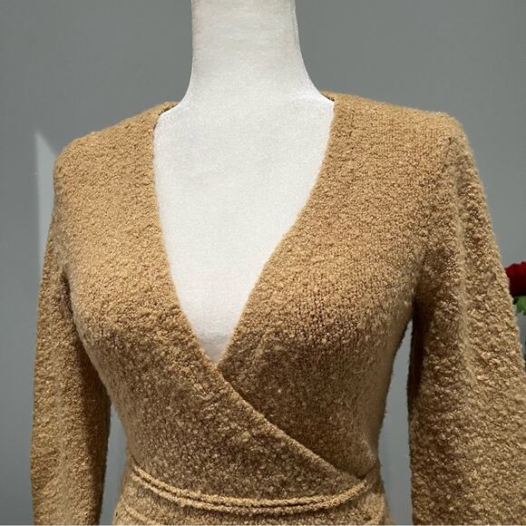 NEW Moda Intl Wool Chenille Wrap Tie Fitted Acrylic Plunge Neck Sweater S NWOT - Picture 8 of 16